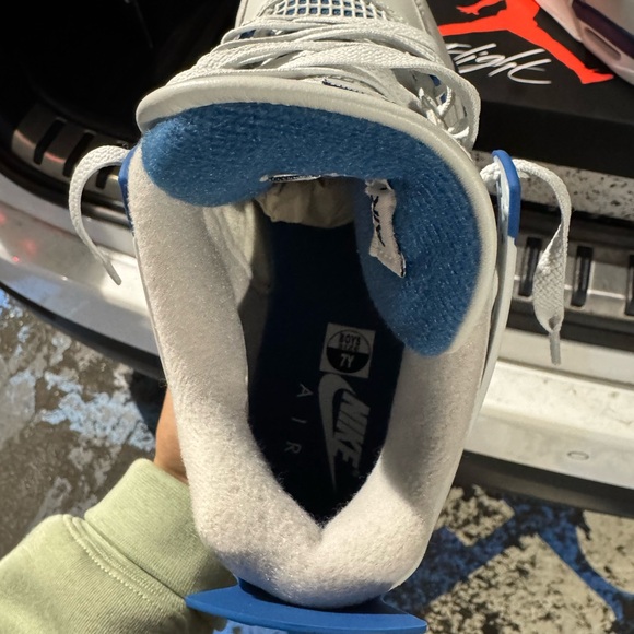 Jordan 4 military blue size 7y - Picture 5 of 6